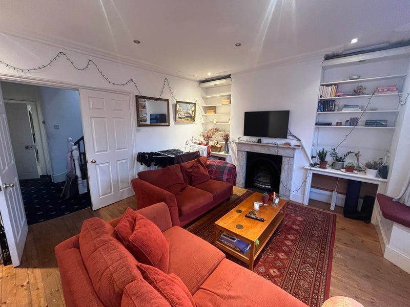 Room Calabria Road in Greater London