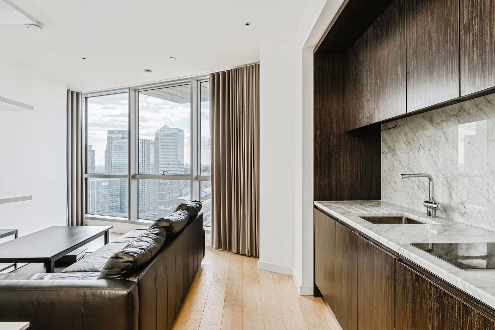 Flat Biscayne Avenue in Greater London