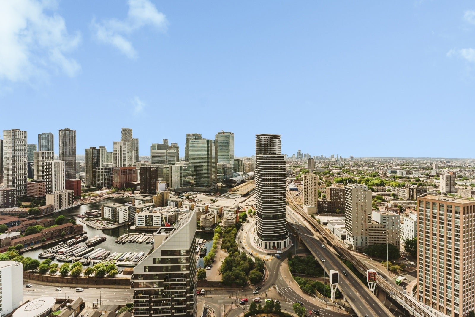 Flat Biscayne Avenue in Greater London