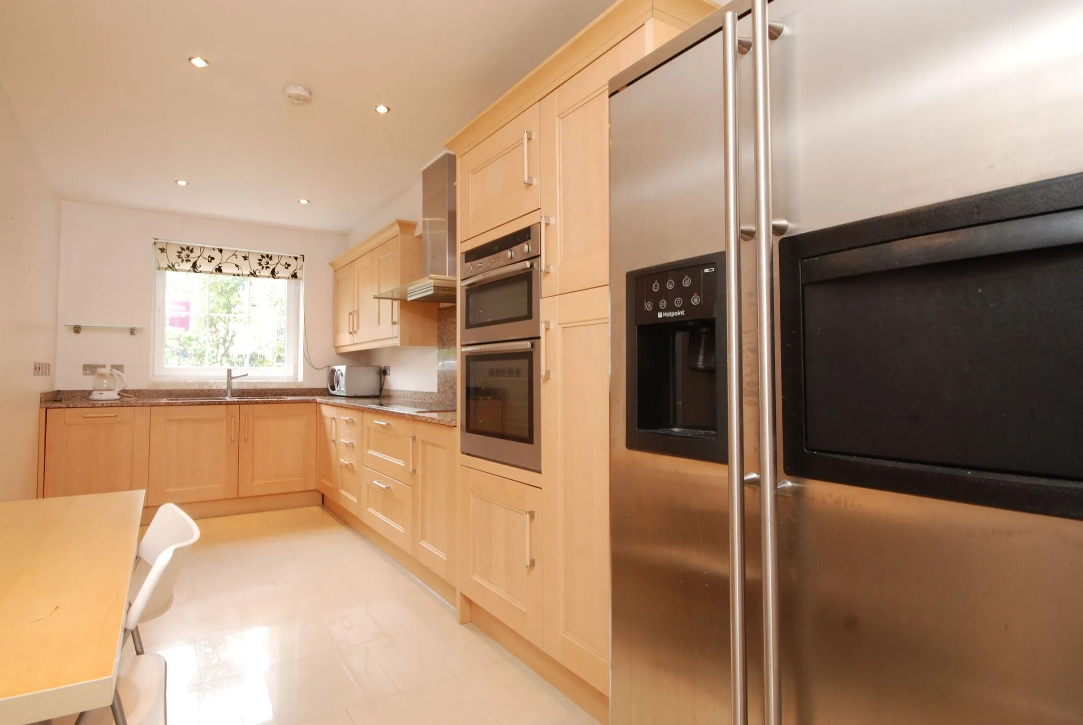 House Leeward Gardens in Greater London