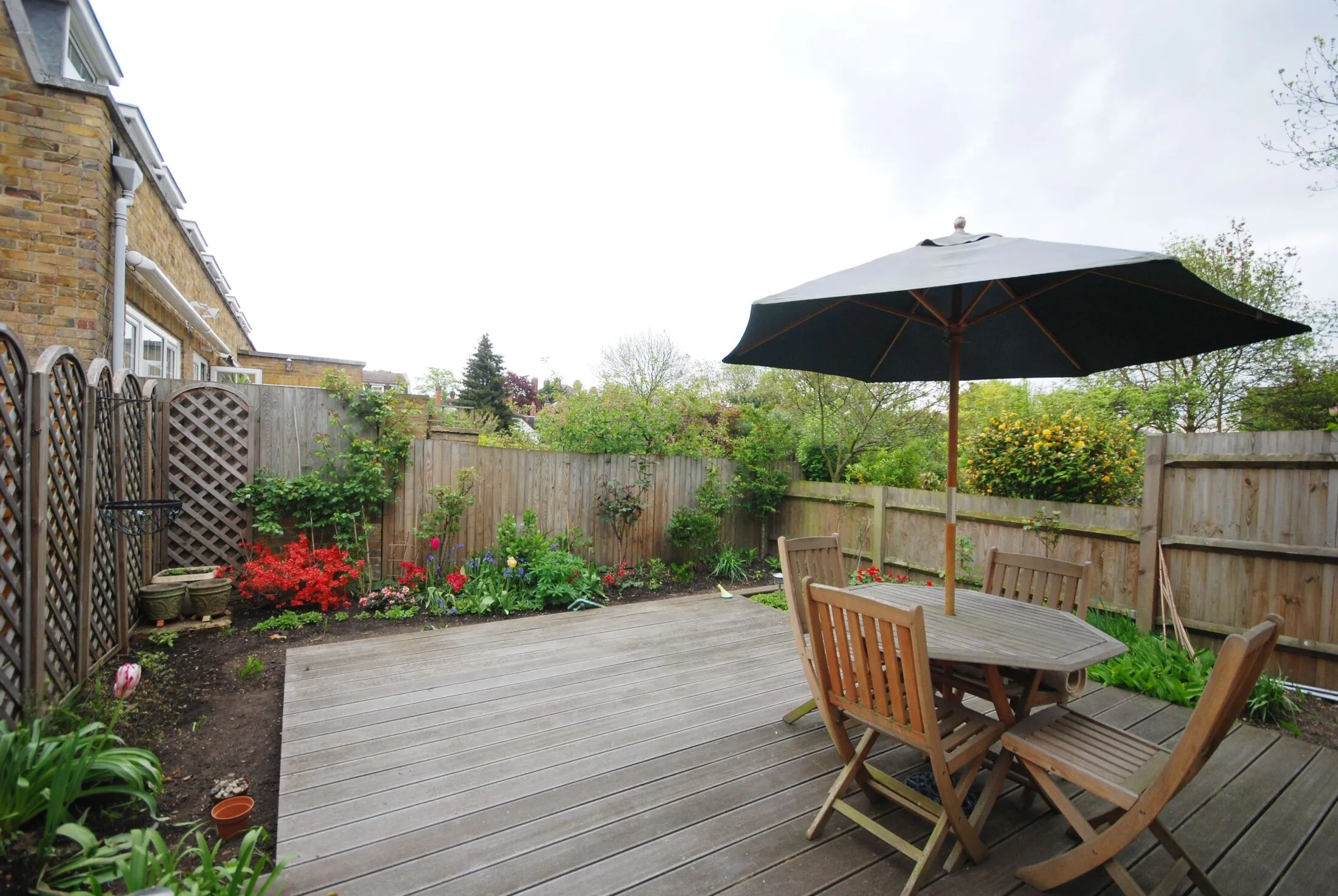 House Leeward Gardens in Greater London