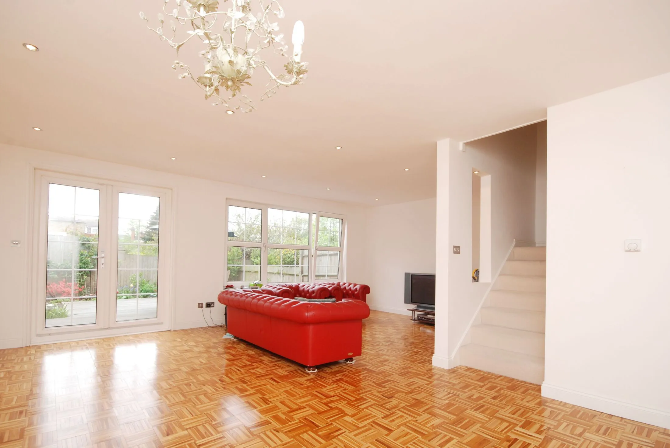 House Leeward Gardens in Greater London