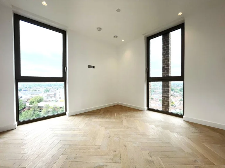 Flat Walm Lane in Greater London