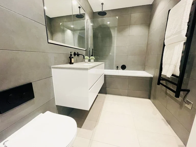 Flat Walm Lane in Greater London