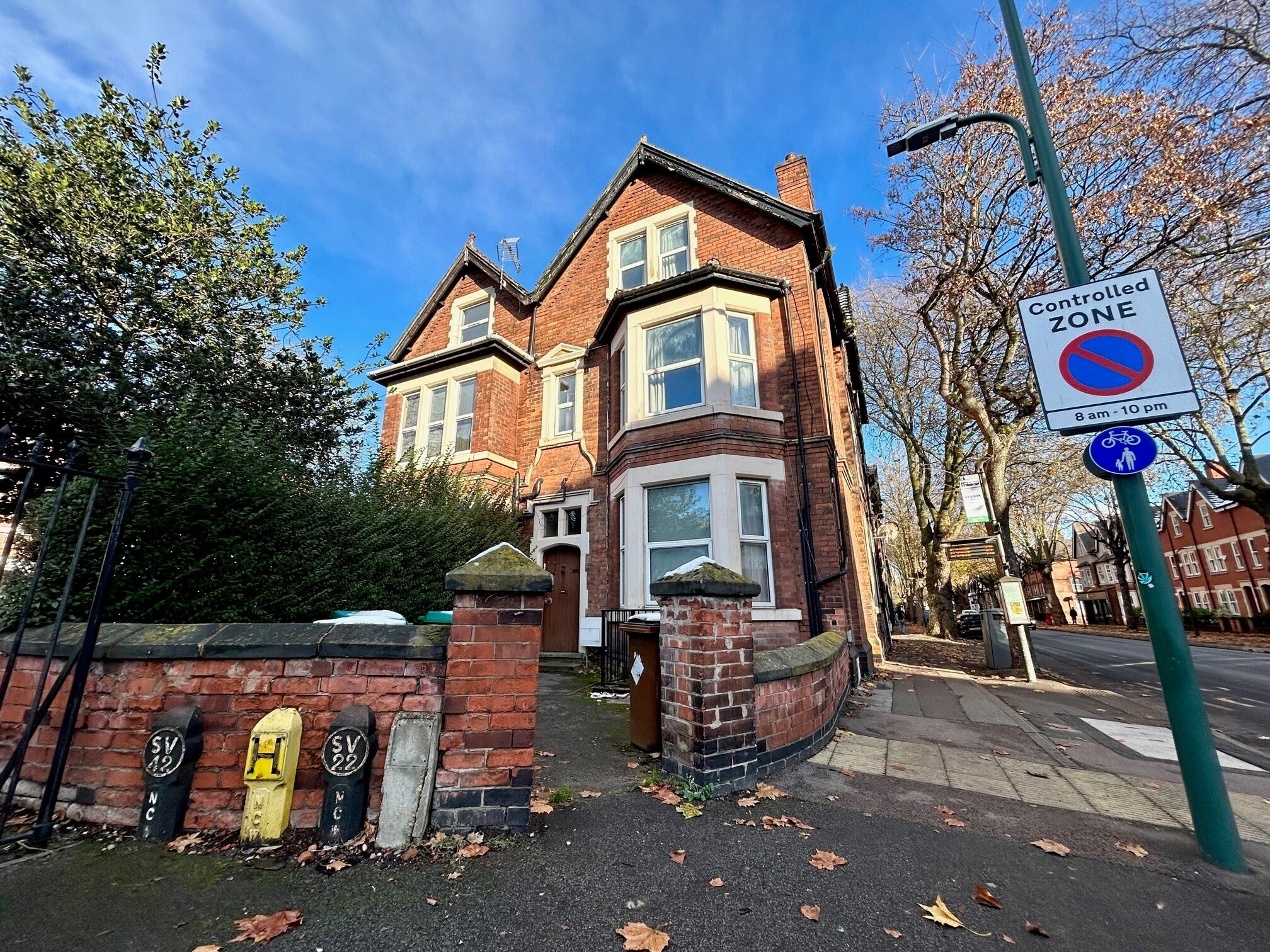 Flat Fishpond Drive in Nottingham