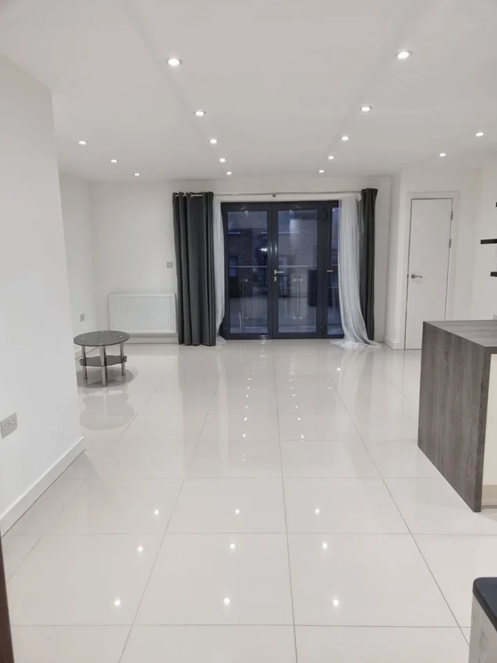 Flat St. Anne's Row in Greater London