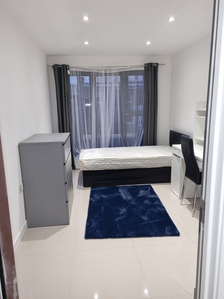 Flat St. Anne's Row in Greater London