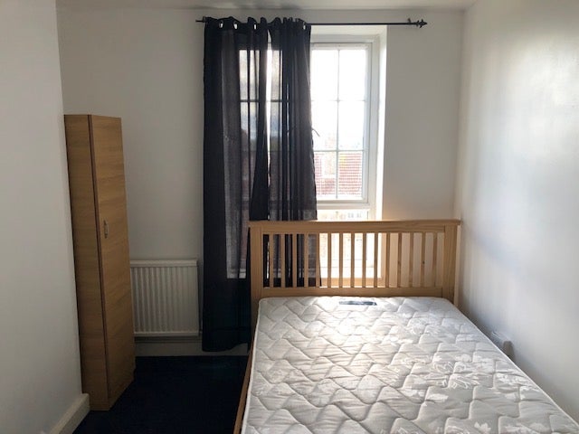 Room Albrighton Road in Greater London