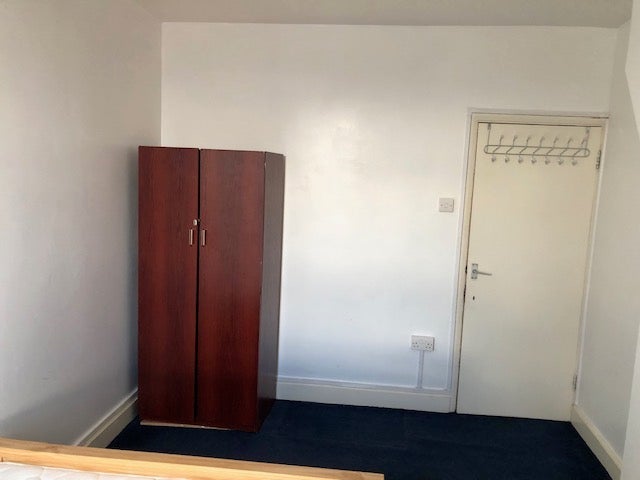 Room Albrighton Road in Greater London