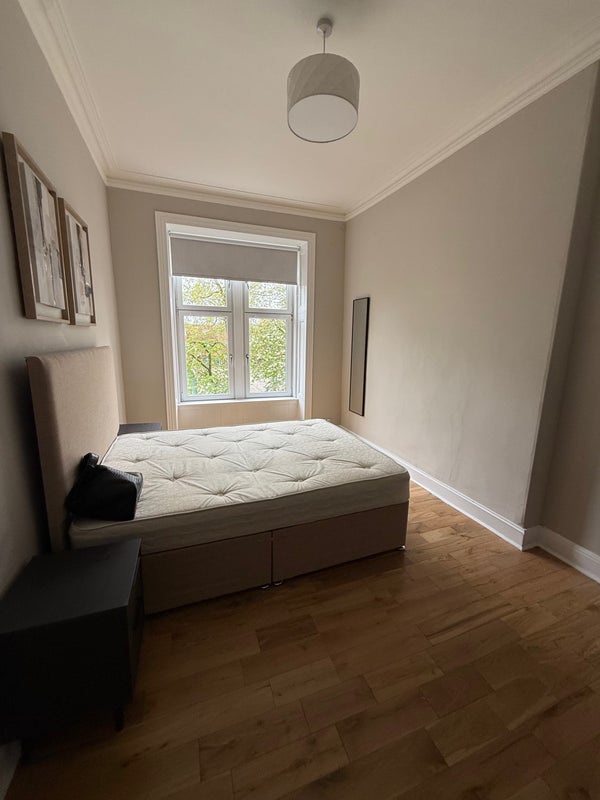 Room Onslow Drive in Glasgow