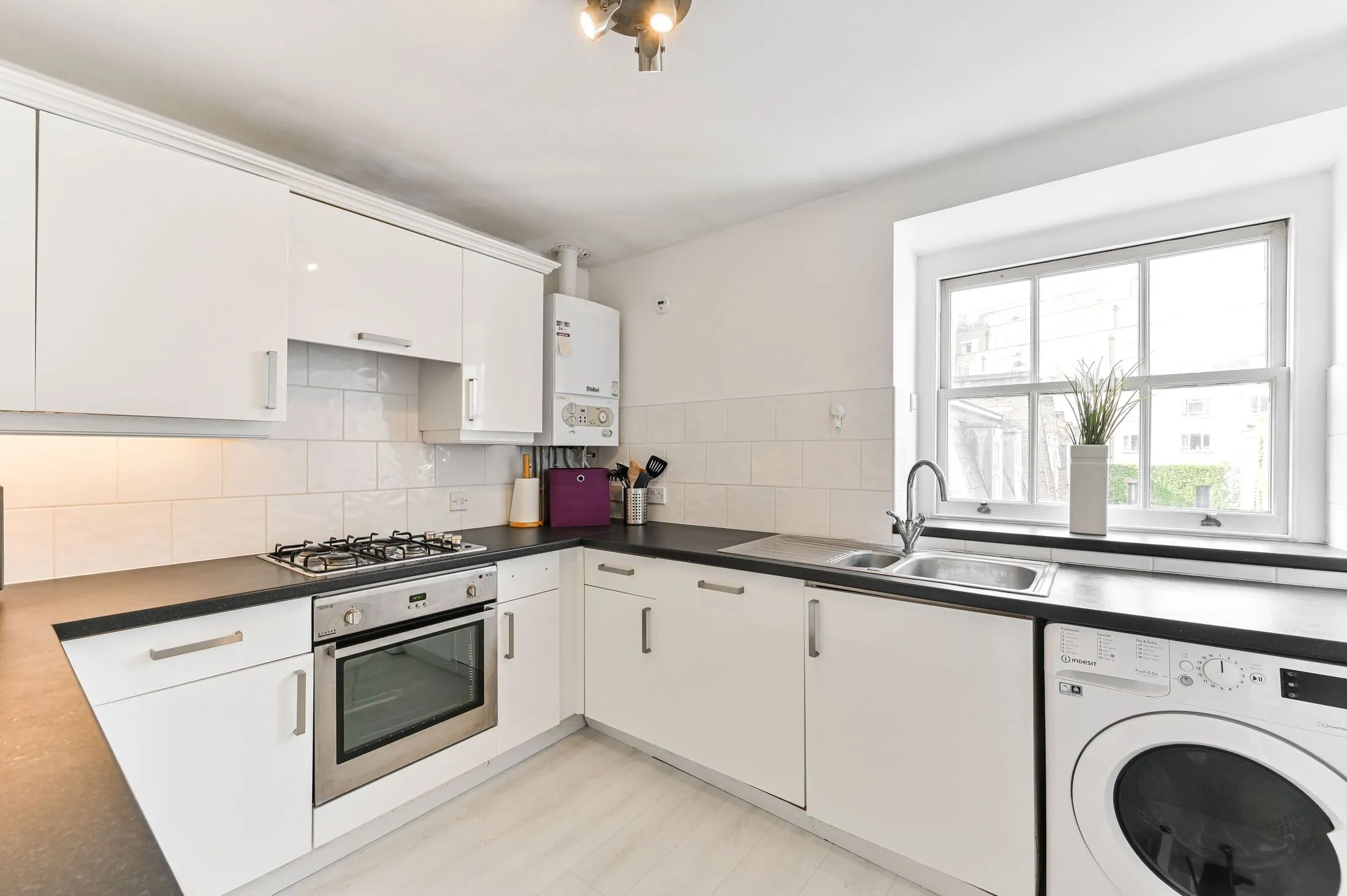 Flat Old Brompton Road in Greater London