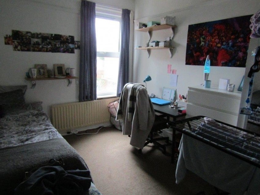 Flat Blenheim Gardens in Southampton