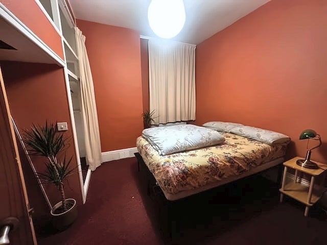 Room Mickleton Road in Coventry