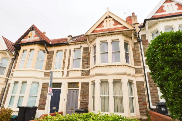 Flat Coldharbour Road in Bristol