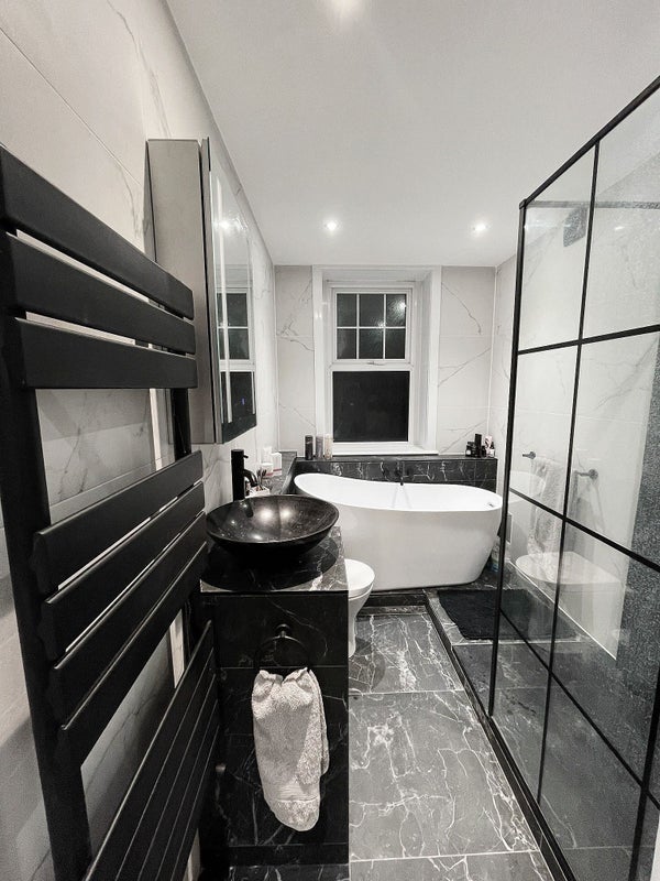 Room Bow Road in Greater London