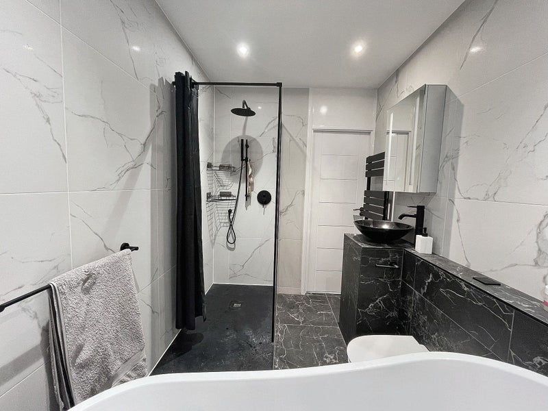 Room Bow Road in Greater London