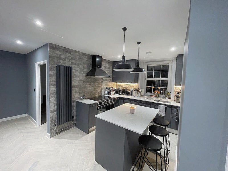 Room Bow Road in Greater London