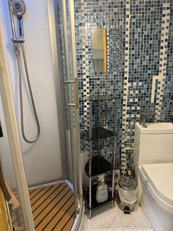 Room Tawney Road in Greater London