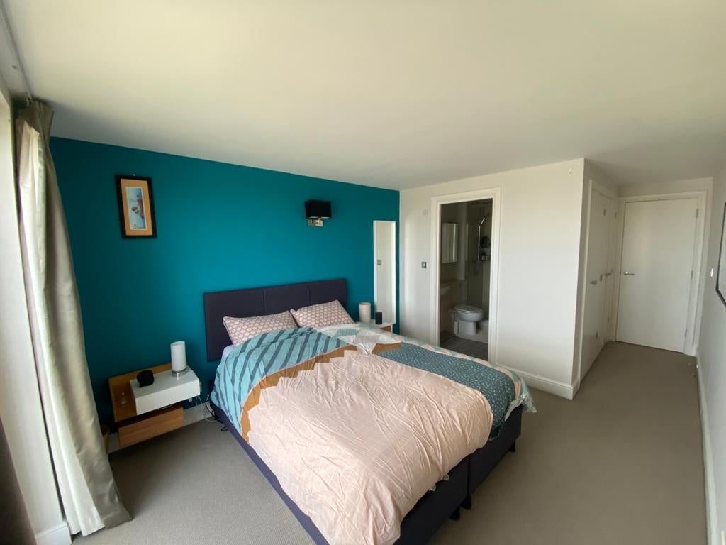Flat Westferry Road in Greater London