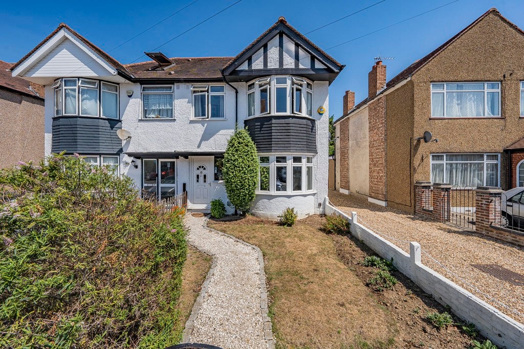House Ryefield Avenue in Greater London