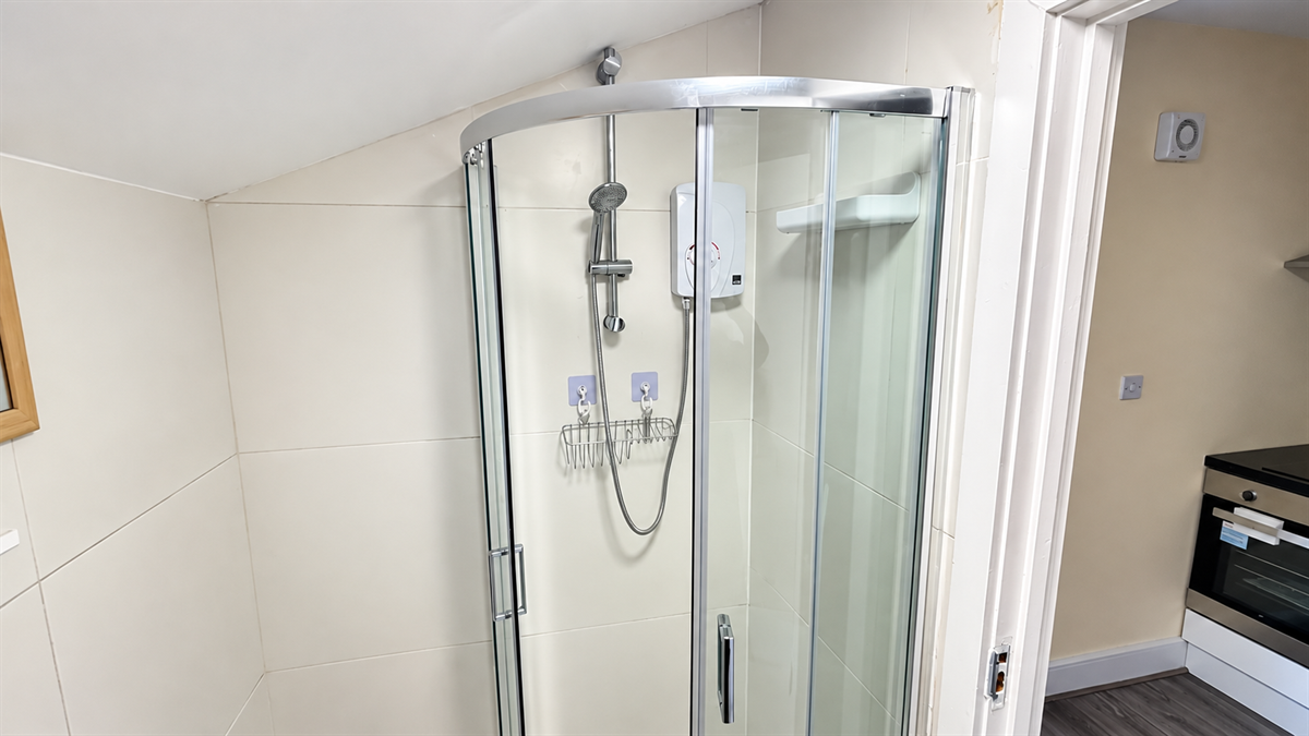 Flat Blakemore Road in Greater London