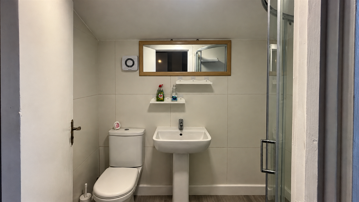 Flat Blakemore Road in Greater London