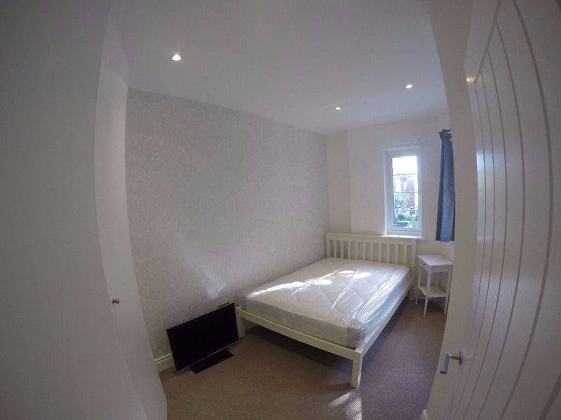 Flat Thornton Avenue in Greater London