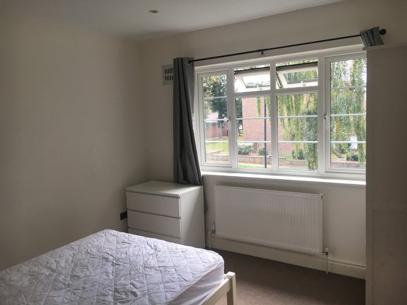 Flat Thornton Avenue in Greater London