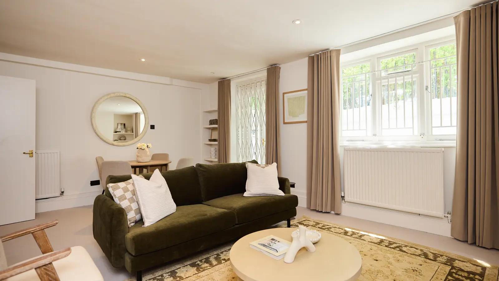 Flat Oaklands Place in Greater London