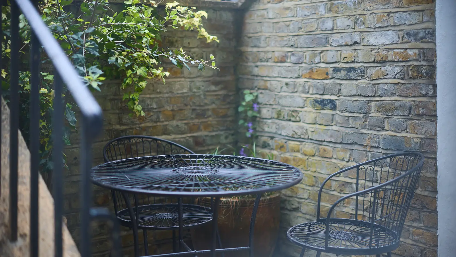 Flat Oaklands Place in Greater London