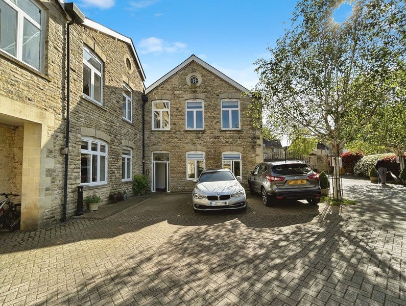 Flat Mill Street in West Oxfordshire