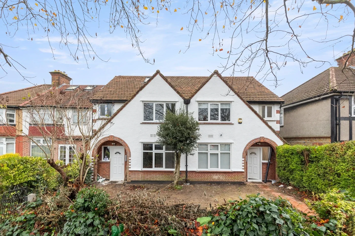 Flat Yeading Lane in Greater London