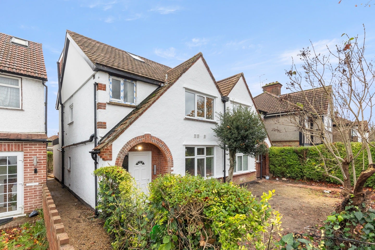 Flat Yeading Lane in Greater London