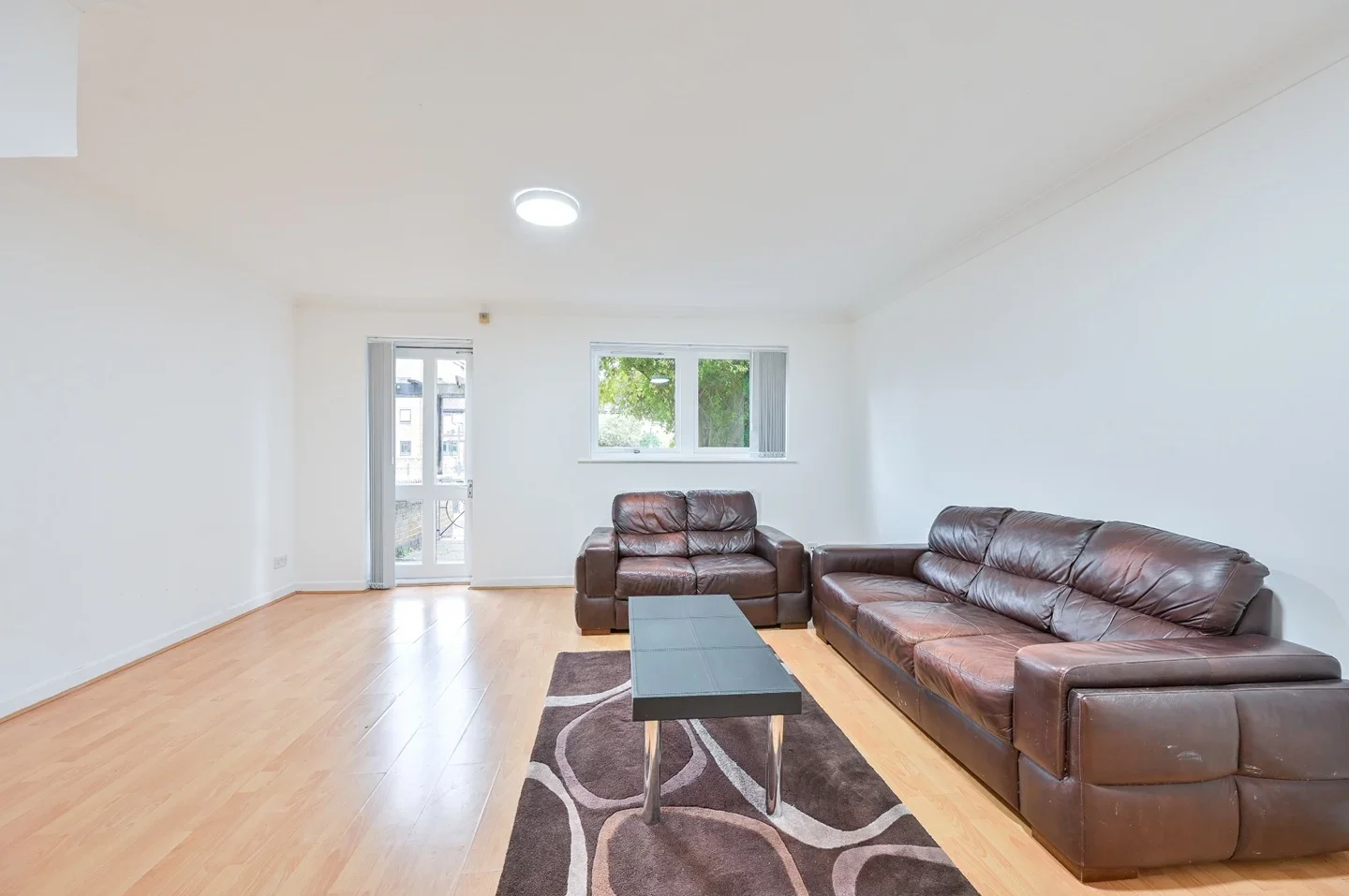 House Falcon Way in Greater London