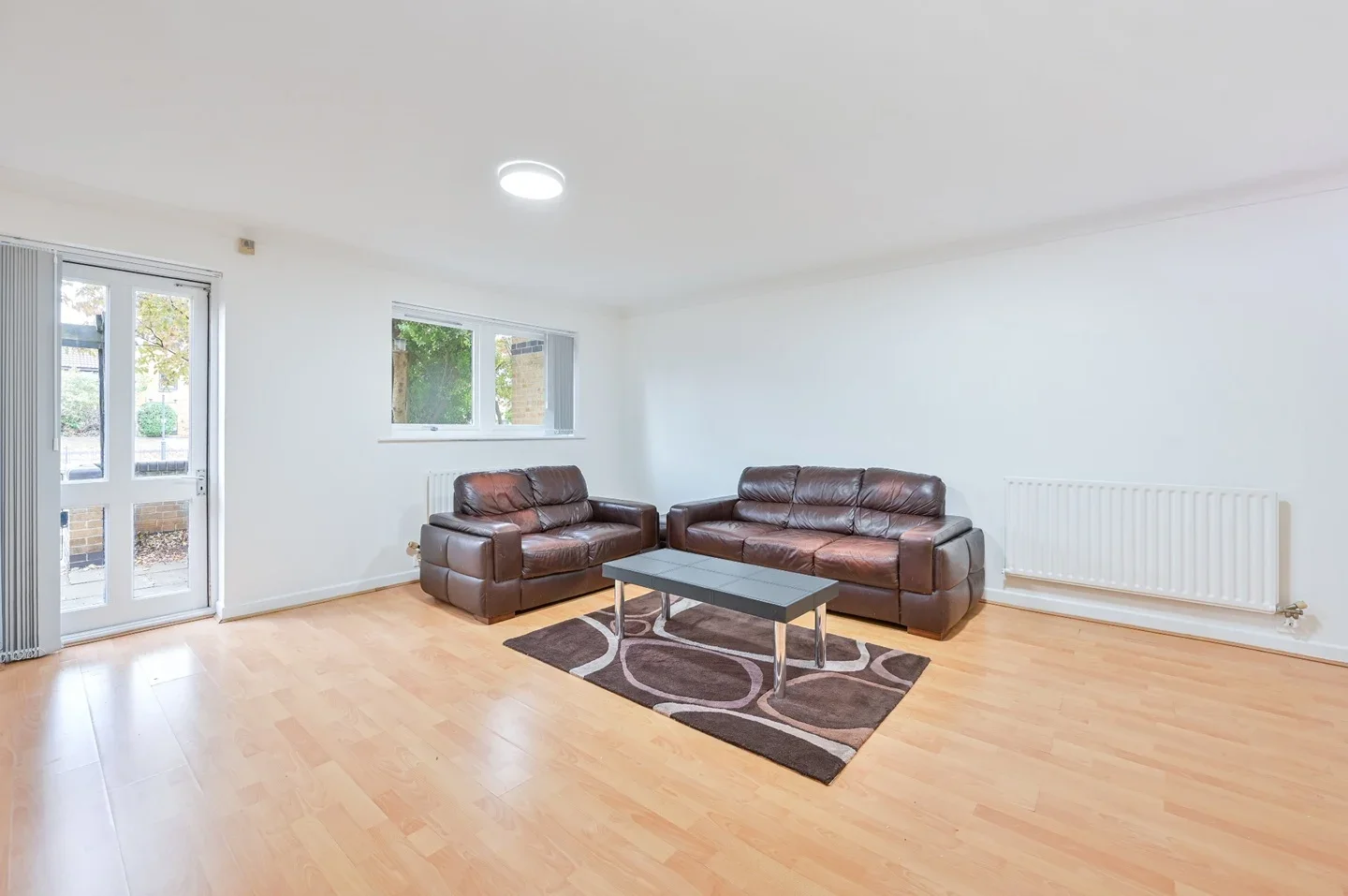 House Falcon Way in Greater London