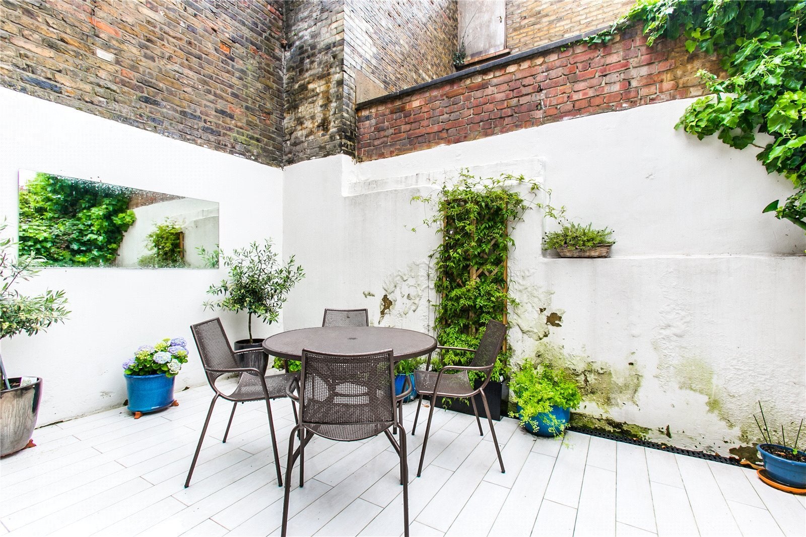 House Mendora Road in Greater London