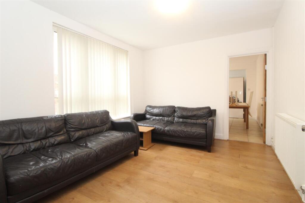 Room Colum Road in Cardiff