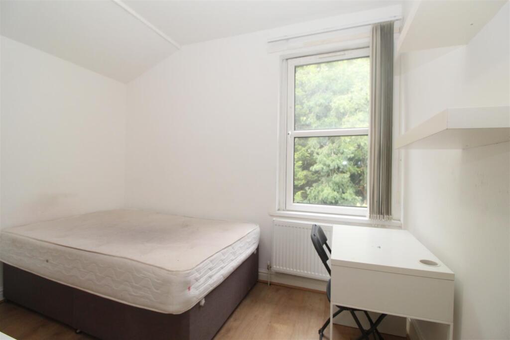 Room Colum Road in Cardiff