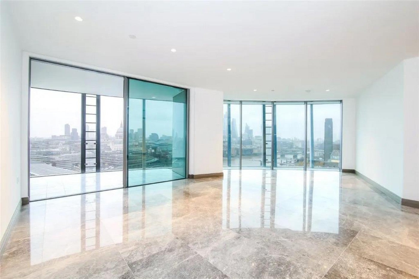 Flat Blackfriars Road in Greater London