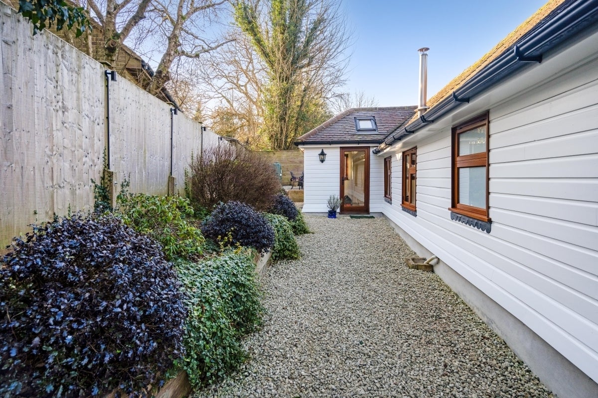 House Kerves Lane in Horsham