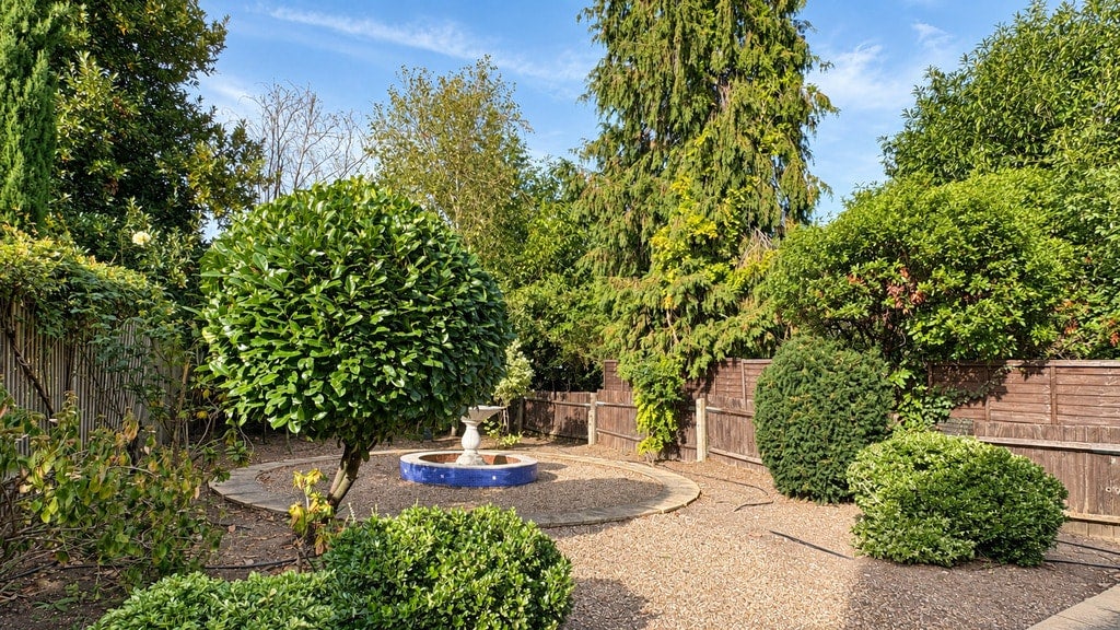 Flat Watford Way in Greater London