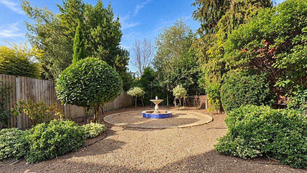 Flat Watford Way in Greater London