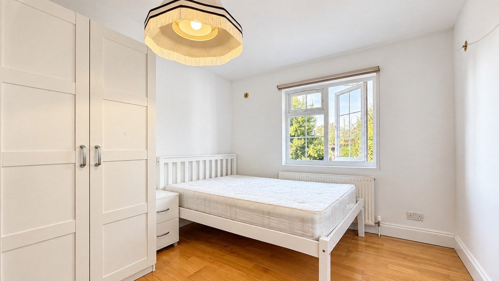 Flat Watford Way in Greater London