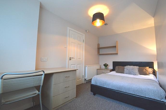 Flat Otley Road in Leeds