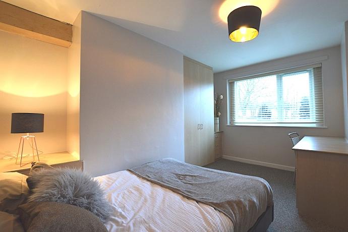 Flat Otley Road in Leeds
