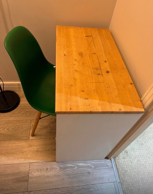 Room High Street in Greater London