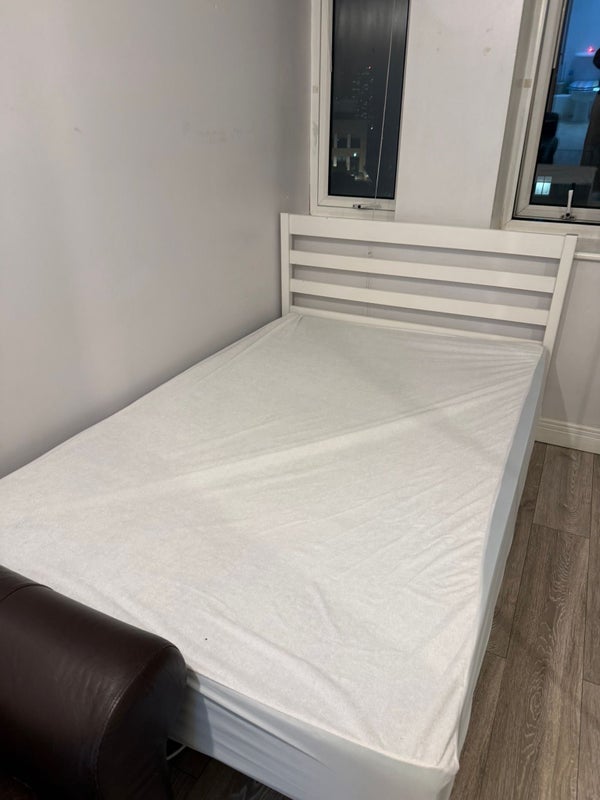 Room High Street in Greater London