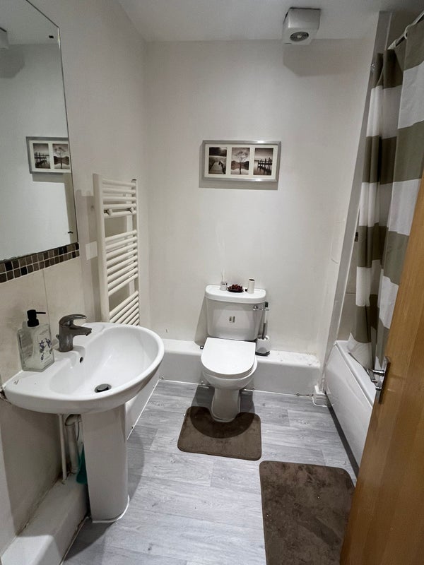Room High Street in Greater London