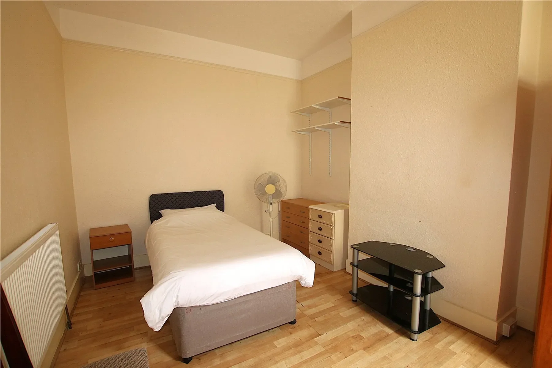 Room Ashford Road in Eastbourne