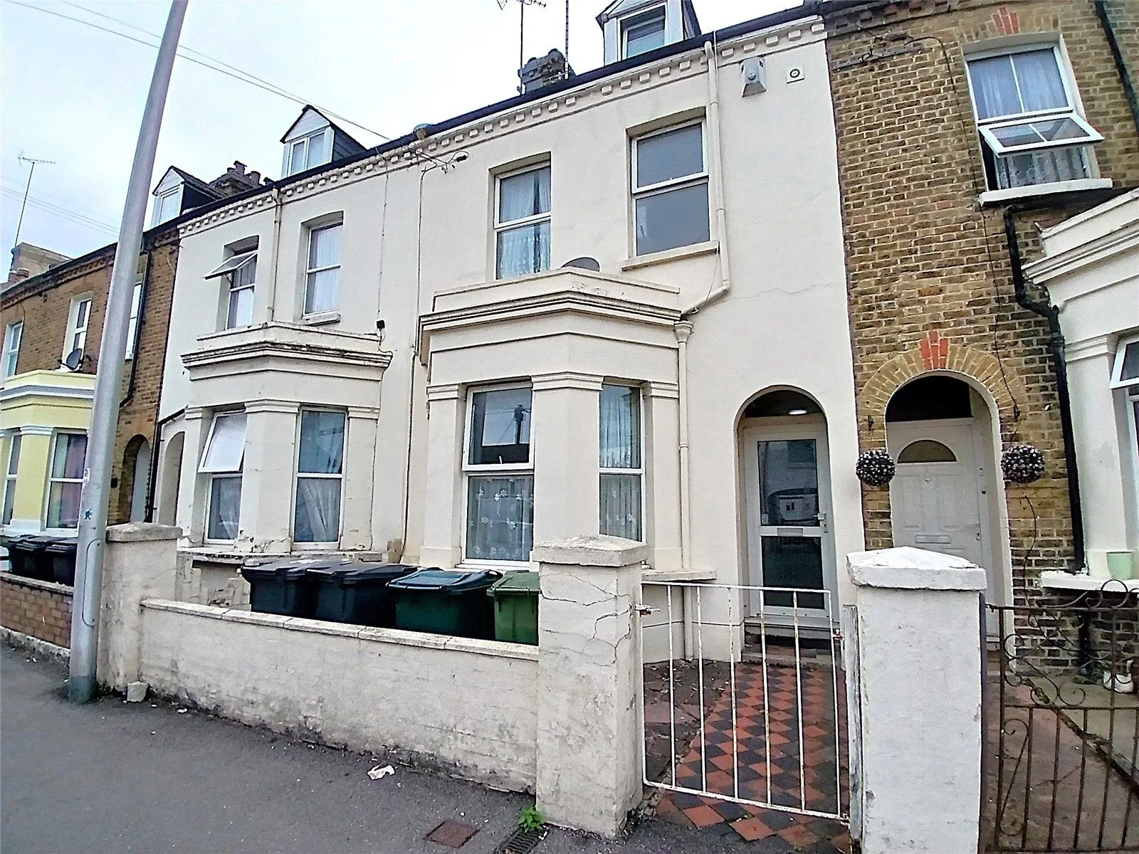 Room Ashford Road in Eastbourne